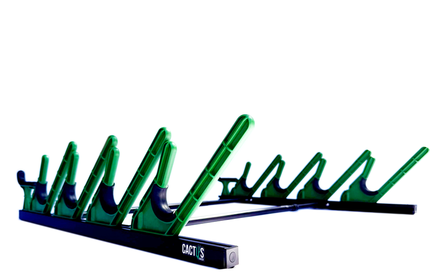 Low profile roof box